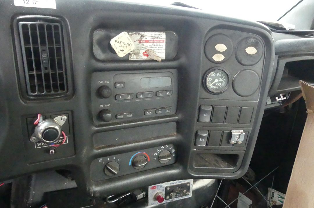 2004 GMC C7C042 - Image 10